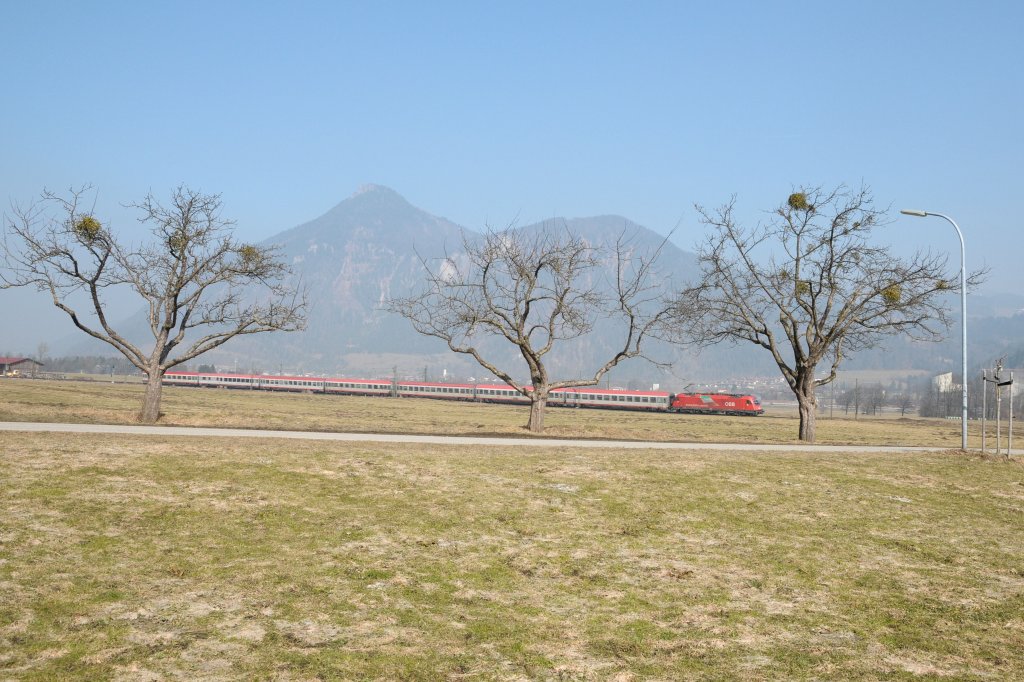 Ebefalls mit EC 87 unterwegs war am 05.03.11 1216 014, bei Oberaudorf