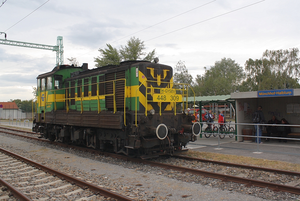Ebenfalls anlsslich des Jubilums  115 Jahre Neusiedlersee-Bahn  ausgestellt war die M44 309, nunmehr als H-GYSEV 98 43 0448 309-7 angeschrieben. Bf. Mnchhof-Halbturn am 22.09.2019.