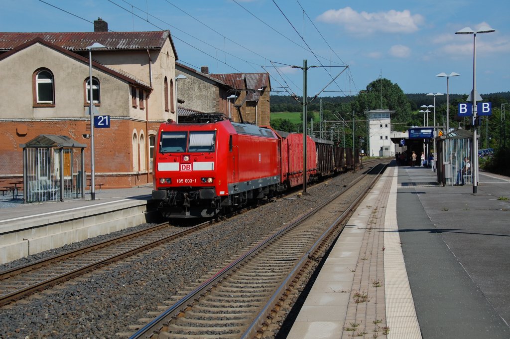 Ebenfalls ein Umleiter: 185 003-1 mit EK 54404 von Brilon Wald nach Hagen Vorhalle, der normalerweise quer durchs Sauerland ber Bestwig verkehrt, hier am 13.08.2012 im Bahnhof Altenbeken.