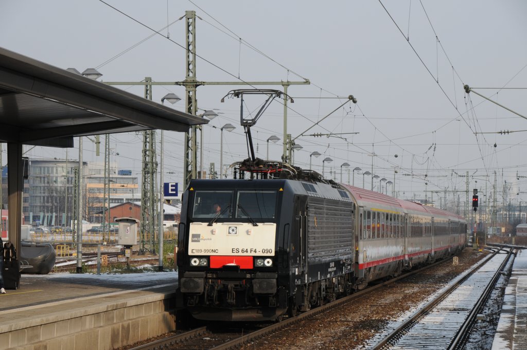 Ebenfalls mit dem 82er unterwegs war ES64F4-090 am 19.12.09 in Mnchen Ost