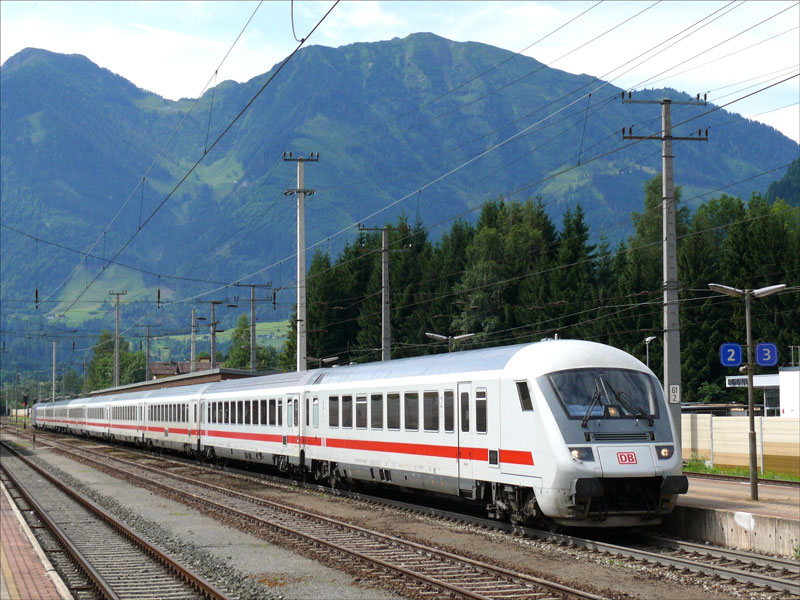 EC 114  Wörthersee  (Klagenfurt - Dortmund) Steuerwagen voraus bei Ausfahrt aus St. Johann im Pongau; 29.7.2010 
