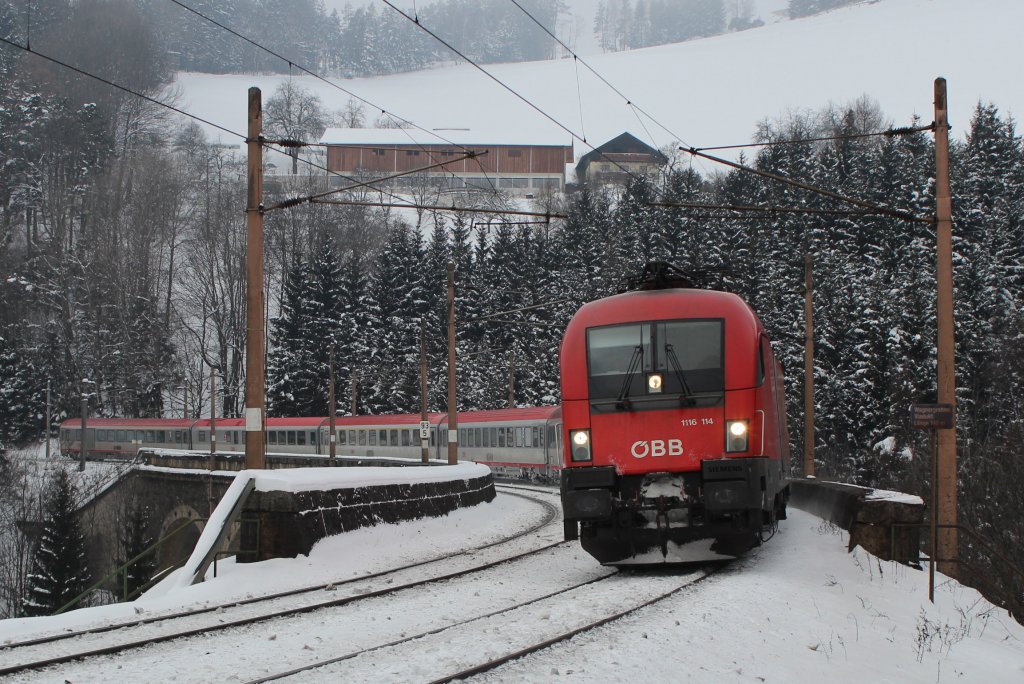 EC 158  Croatia  von Zagreb Glavni Kolod mit 1116 114 ab Spielfeld-Stra (Sd) nach Wien Meidling (Mi), hier zum sehen beim am Wagnergrabenviadukt; am 19.01.2013 