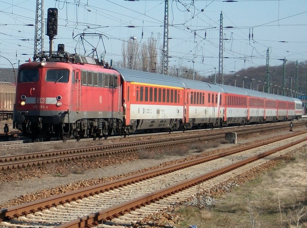 EC 379 Binz-Brno mit 115 350 in seiner ganzen Lnge beim Verlassen von Bergen/Rgen am 02.April 2010.Am Schlu der Kurswagen Binz-Dresden.