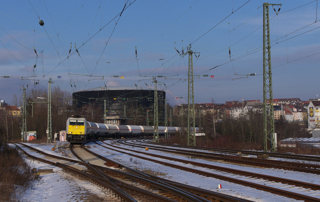 ECR 186 173-1 mit Kesselwagenzug nach Frankreich

Der Zug ist vom Rangierbahnhof Saarbrcken ab unterwegs nach Frankreich.

KBS 682 (Forbacher Bahn) am 24.01.2013