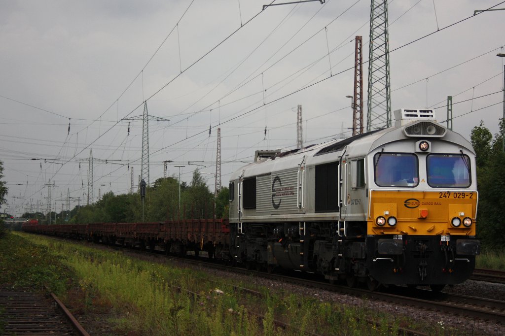 ECR 247 029 am 15.8.11 mit einem Gterzug bei der Durchfahrt durch Ratingen-Lintorf.