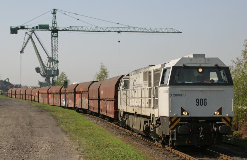 ECR (RBH 906) mit Kohlezug am 19.4.11 in Duisburg-Ruhrort an der Kohleverladung