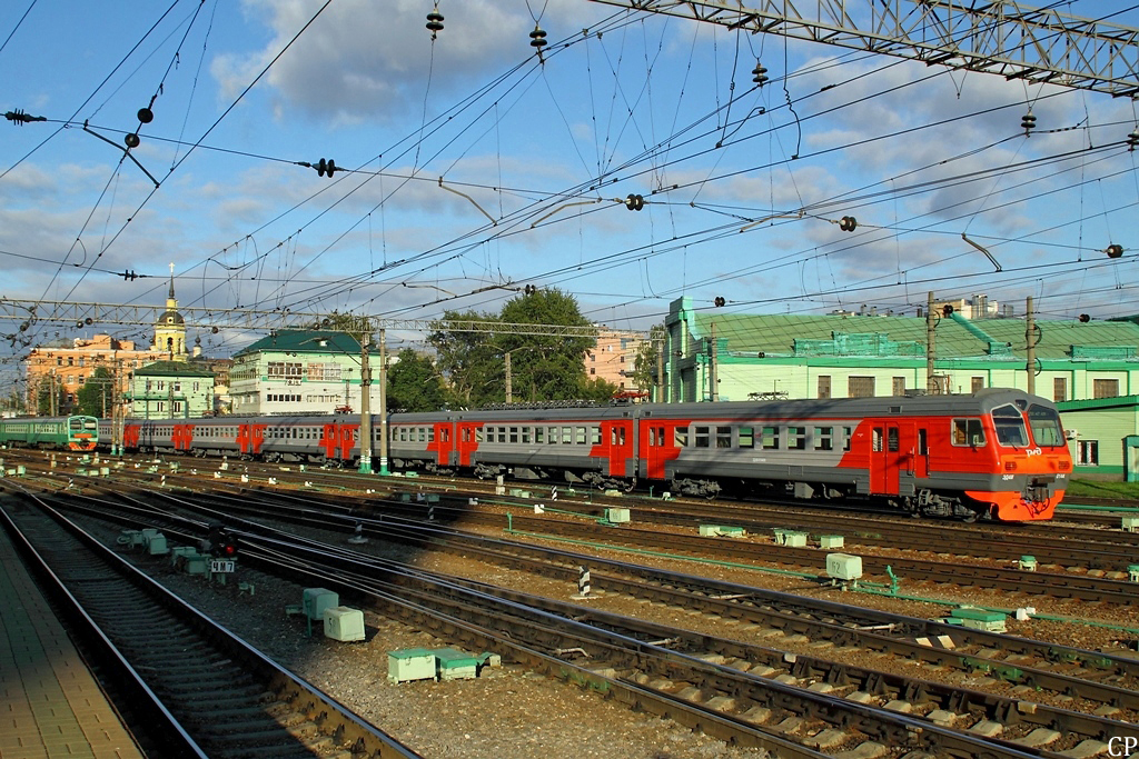 ED4M 0144 steht am 5.9.2011 im Kazaner Bahnhof in Moskau.