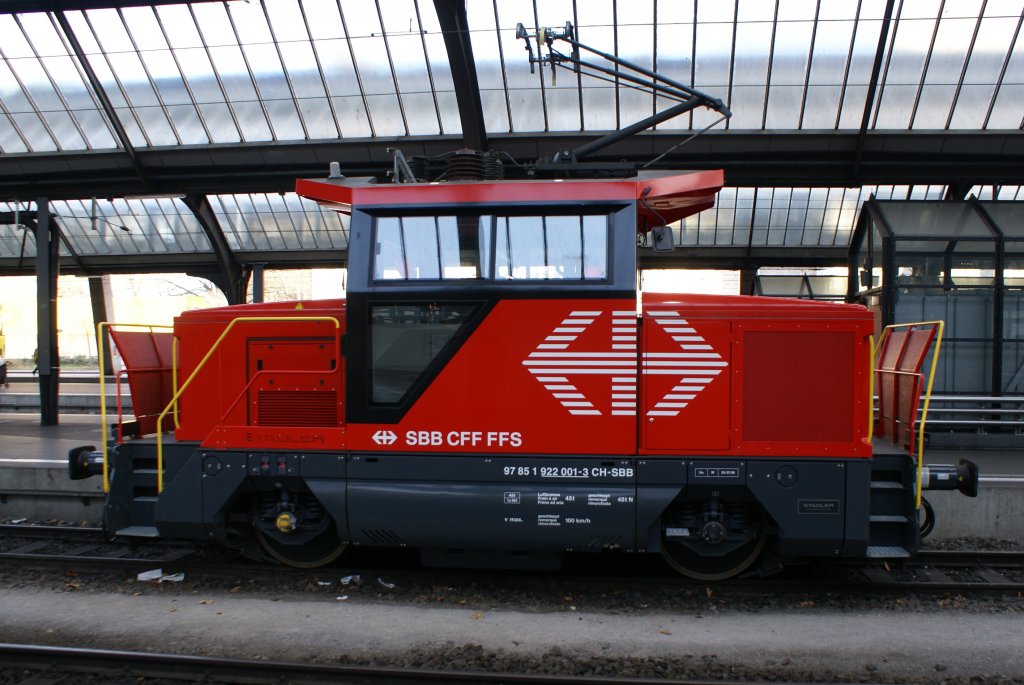 Ee 922 001-3 steht am 28.12.09 in Zrich HB.
