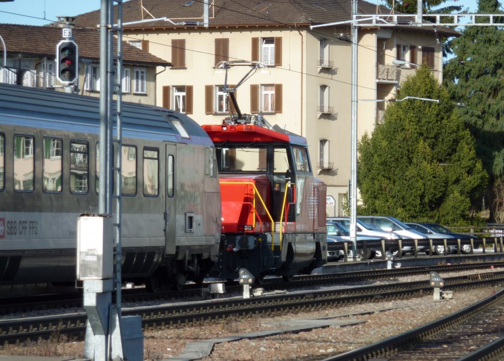 Ee 922 002 in Romanshorn mit einem EW IV Steuerwagen. 26. Dezember 2009 12:30