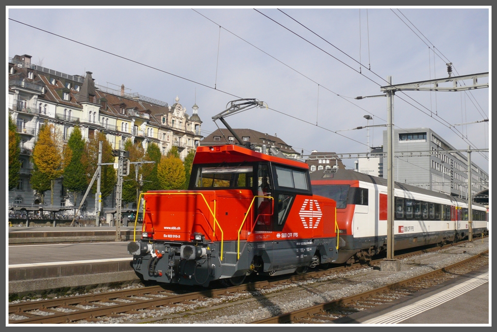 Ee 922 015-3 rangiert in Luzern. (22.10.2010)