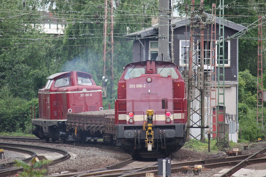 EfW 203 und 211 051 verlassen am 16.6.12 Dsseldorf-Rath.