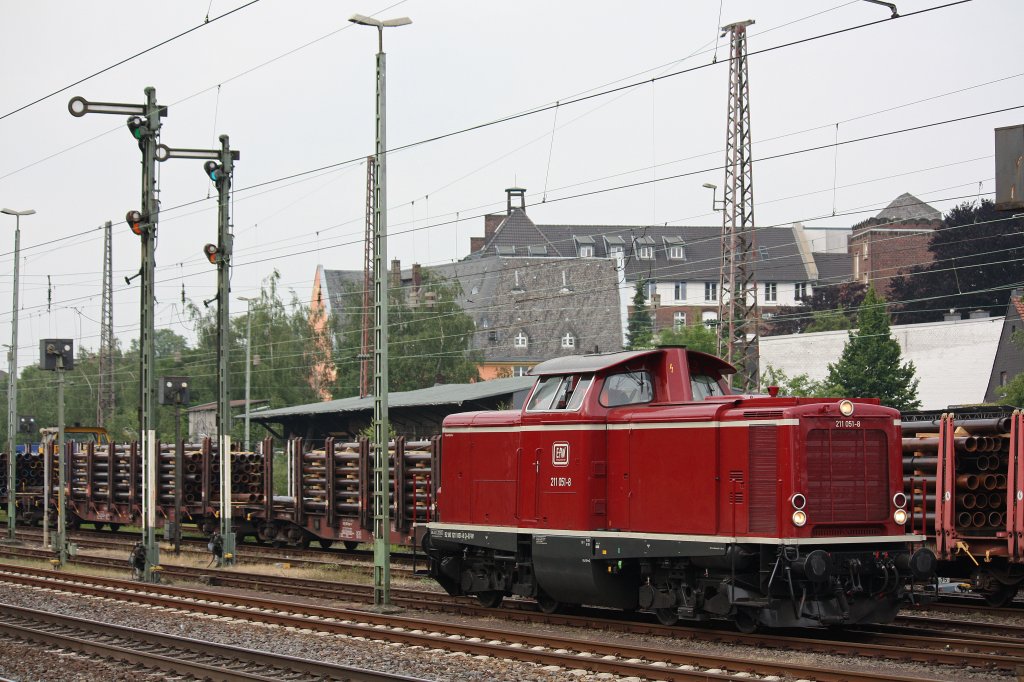 EfW 211 051 am 20.6.12 beim Rangieren in Dsseldorf-Rath.