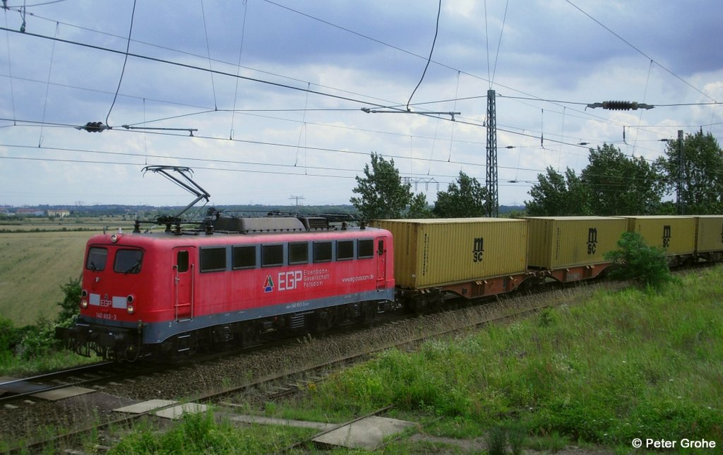 EGP 140 853-3 mit Containerzug von Buna nach Bremerhaven, fotografiert in Halle / Saale am 11.07.2012