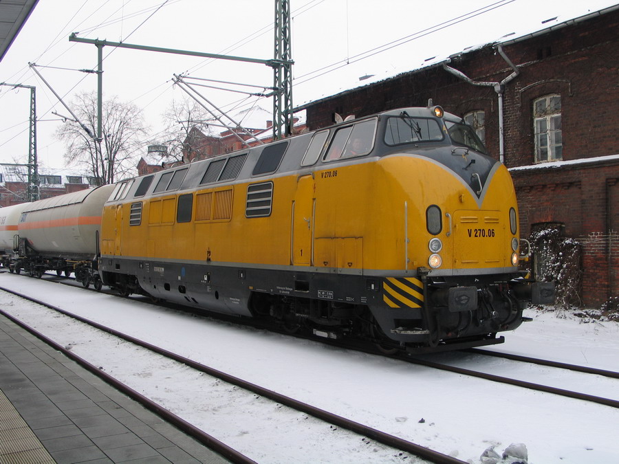 EGP mit ihrer 270.06 in Schwerin am 22.12.2010