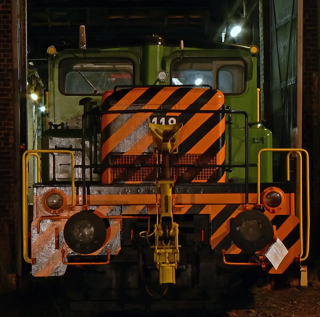 EH 118 eine E-Lok mit Hilfsdiesel, im Rheinischen Industriebahnmuseum im ehem. BW Kln Nippes , whrend einer Veranstaltung im Rahmen der langen Nacht der Museen in Kln am 7.11.09
