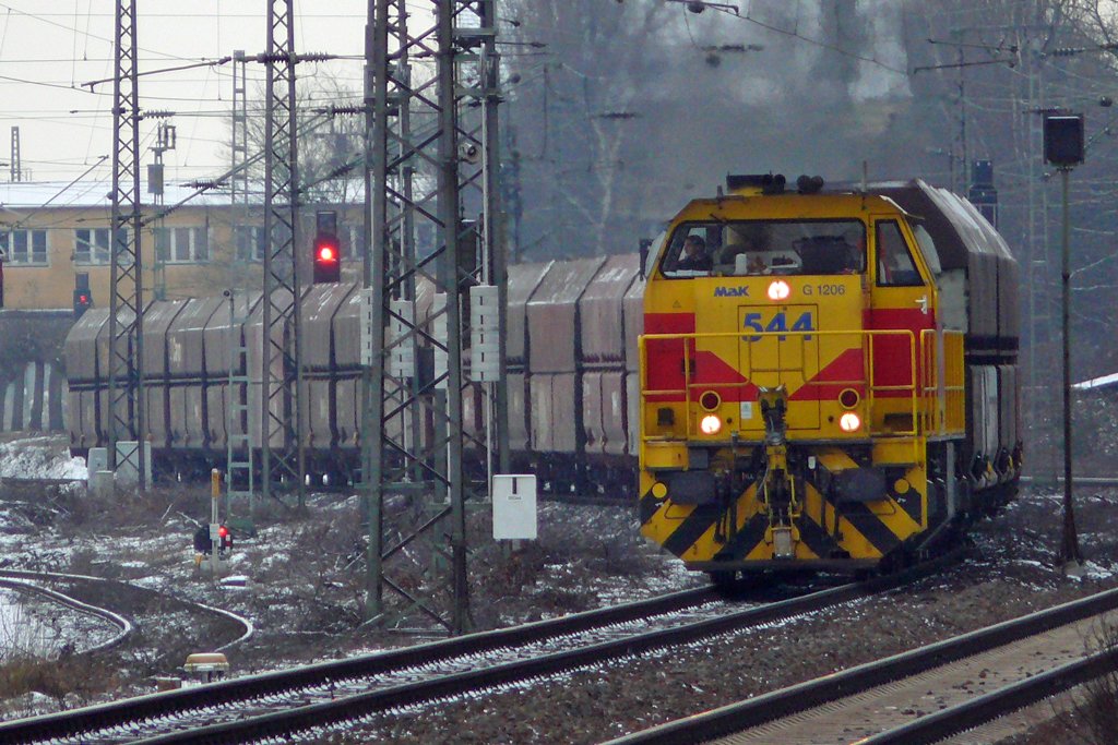 EH 544 in Duisburg-Bissingheim 13.2.2010