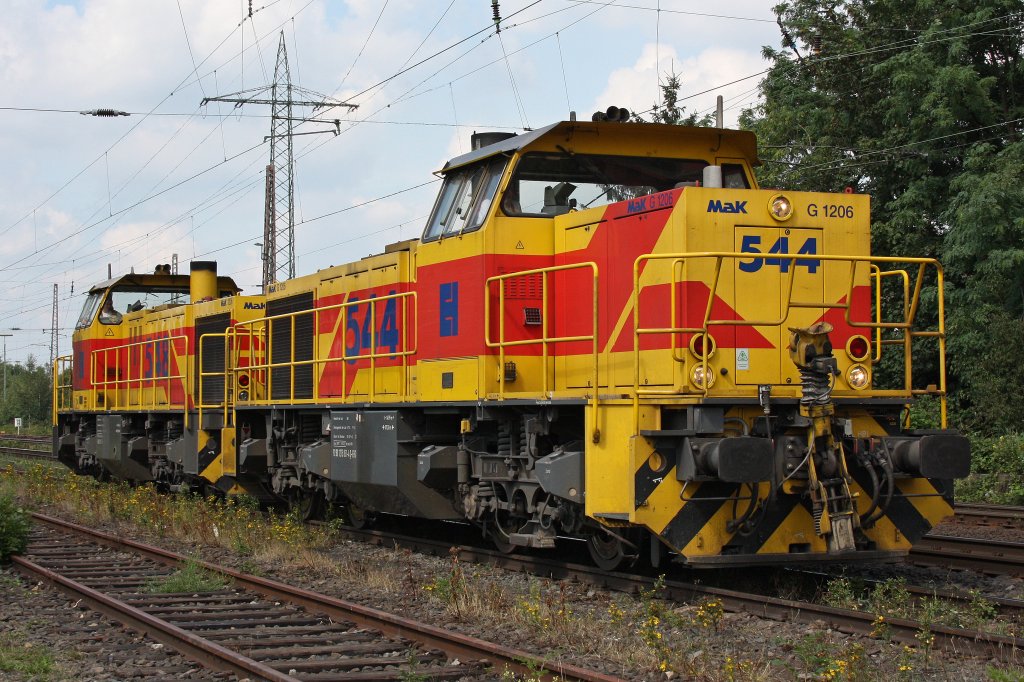 EH 544 und EH 548 fhren am 3.8.10 durch Ratingen-Lintorf