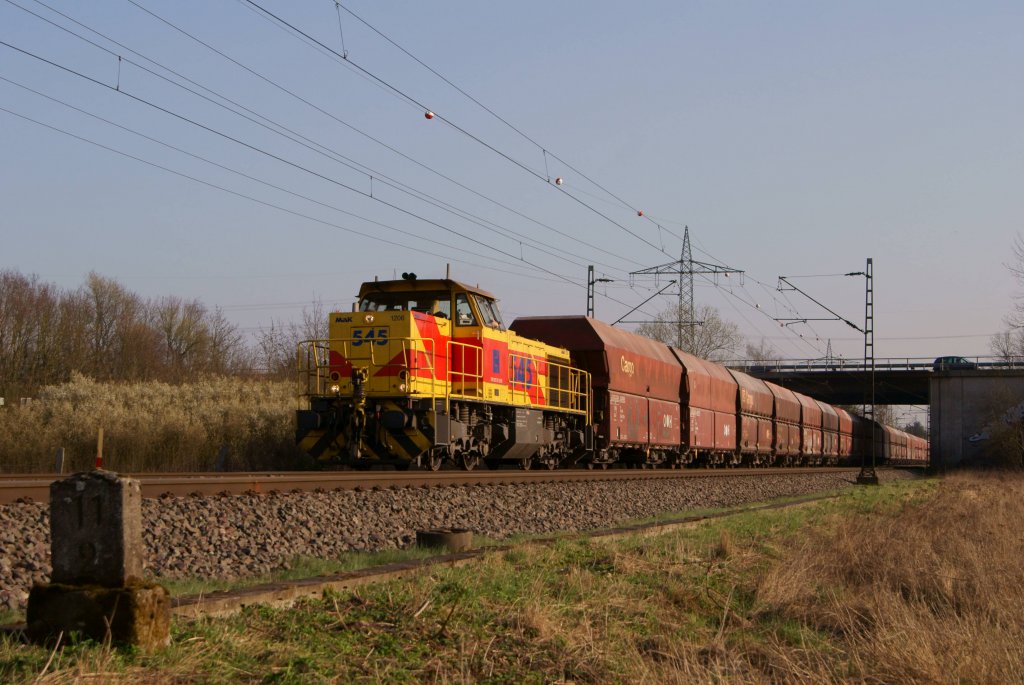 E&H 545 fuhr ernuet durch Ratingen. Hier mit einem Kohlezug in Richtung Duisburg. (23.03.12)