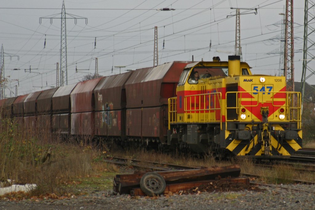 EH 547 fhrt am 12.12.09 in Ratingen-Lintorf auf das Wartegleis
