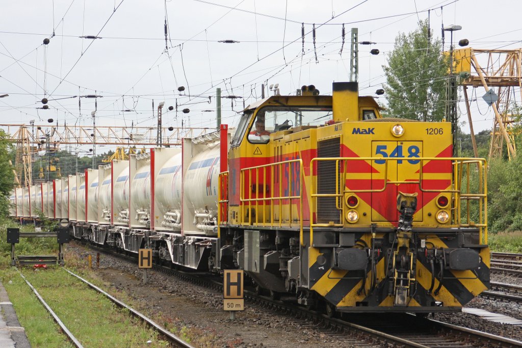 EH 548 am 19.6.10 mal nicht mit langweiligen Wagen in Duisburg-Entenfang