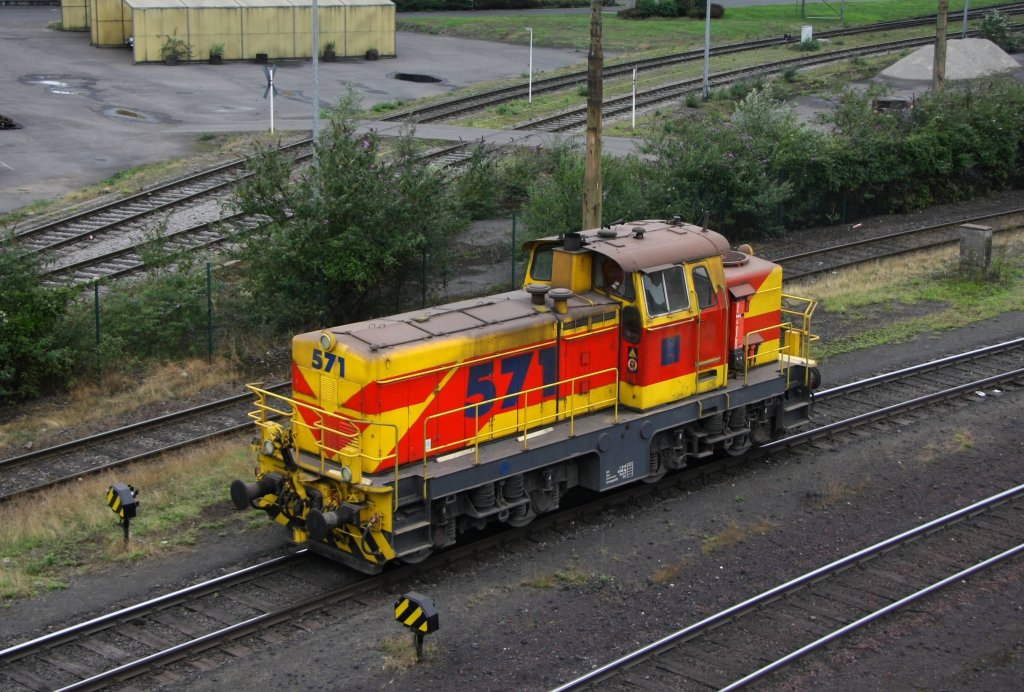 EH 571 am 31.07.10 in Duisburg in der N�he der Kokerei Schwelgern. Das Foto wurde von der Stra�enbr�cke, die �ber das Gel�nde f�hrt, erstellt worden.