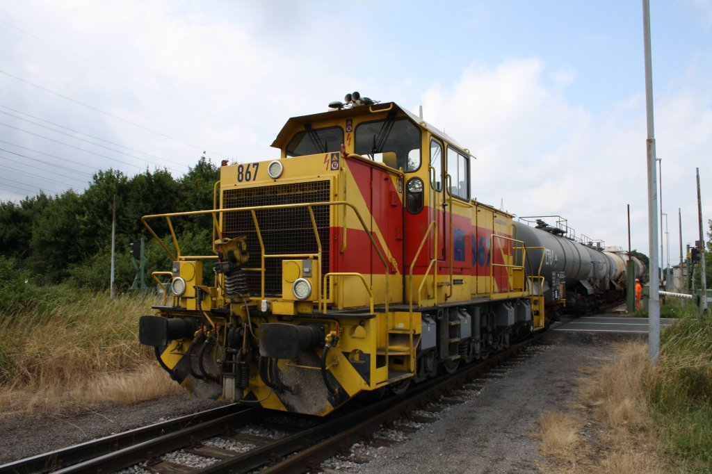 EH 867 rangiert am 11.07.09 auf dem Ausziehgleis des Stahlwerkes Krefeld. (Hersteller KM 1998/20346   typ: MH 05)