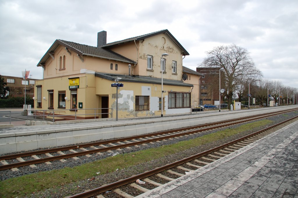 Ehemalige Empfangsgebude des Bahnhofs Aldekerk (NdRh)  von der Gleisseite aus aufgenommen. 6.2.2011