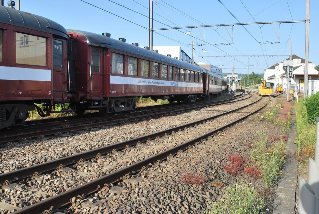 Ehemalige SNCB-Wagen stehen dem Infrabel-Personal whrend der Renovierung der Linie 44 zur Verfgung. Spa, August 2012.