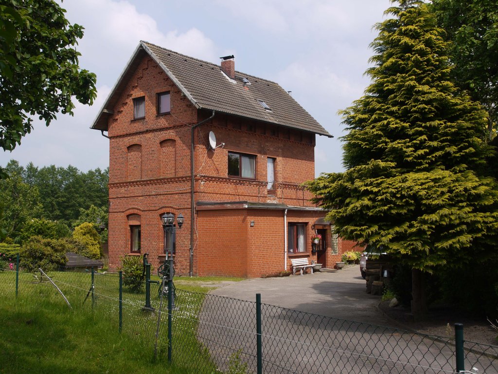 Ehemaliger Bahnhof Lehmrade (km 4,7), wo  Hein Hollenbek  (KBS 114 c) auch  Drsensee-Express  genannt von/nach Mlln fuhr (Stichbahn von der Kaiserbahn Berlin - Kiel, KBS 114a); 11.06.2013
