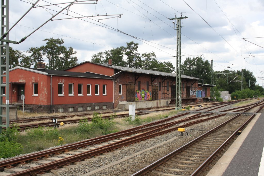 Ehemaliger Gterschuppen und Sozialgebude in Langenhagen/Pfredemarkt, am 20.07.2011.