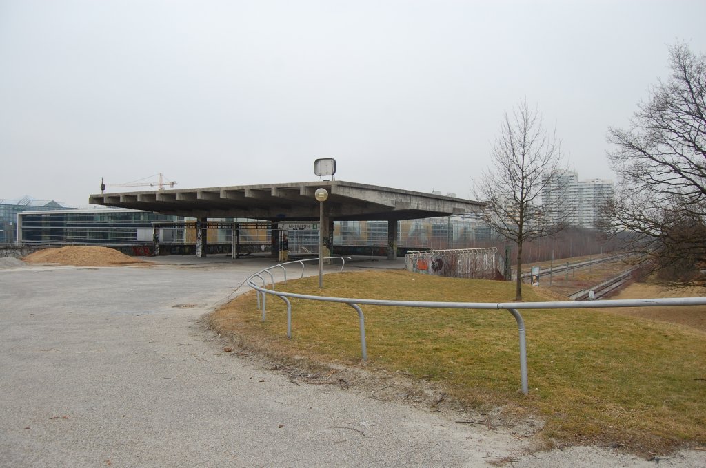 Ehemaliger S-Bahnhof Olympiastadion (Oberwiesenfeld) am 3. M�rz 2012
Empfangsgeb�ude