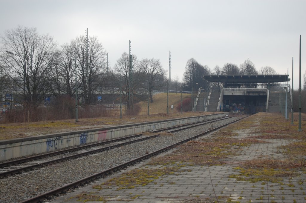 Ehemaliger S-Bahnhof Olympiastadion (Oberwiesenfeld) am 3. Mrz 2012.
Im Hintergrund befindet sich das Stadion. 