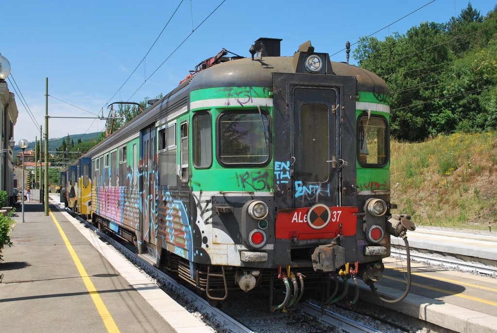 Ehemaliger Triebwagen der SNCB (Baureihe AM 56  BUDD ) fhrt noch zwischen Arezzo und Stia (Linie der LFI). Hier an der Endstation Stia (28.07.2010)
