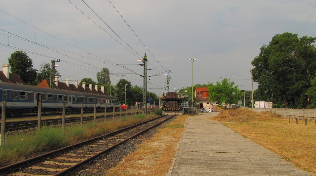 Ehemaliges Autoverladegleis mit der Verladerampe im Bf Sifok; 02.06.2011