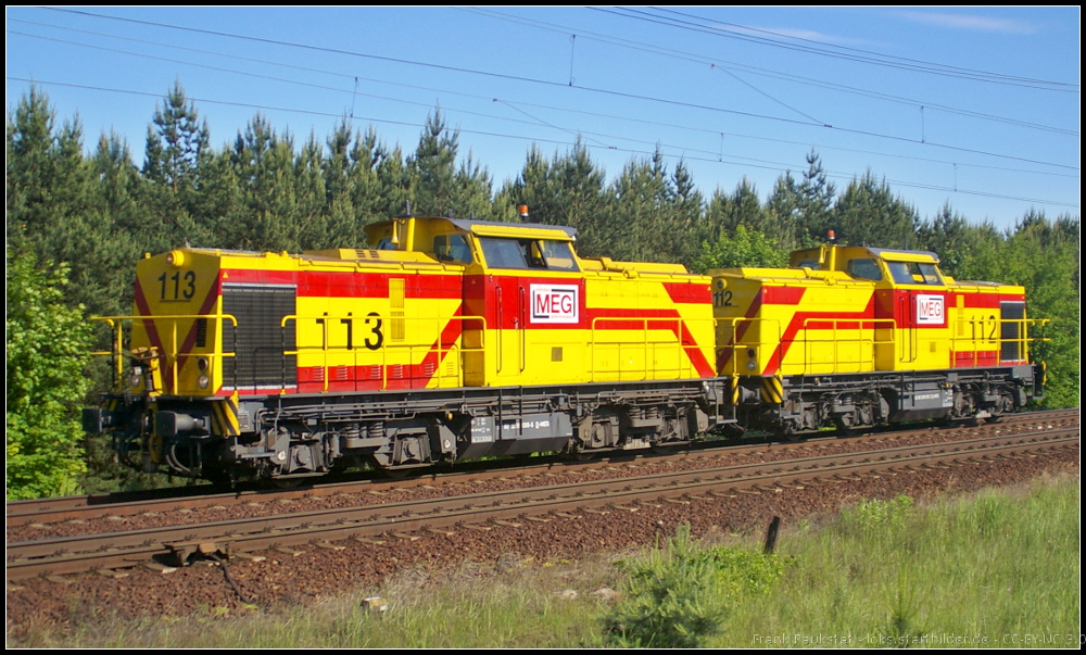 Eher selten sieht man MEG 113 und MEG 112 im Berliner Raum. Hier sind sie am 05.06.2013 auf dem Weg nach Rdersdorf in der Berliner Wuhlheide