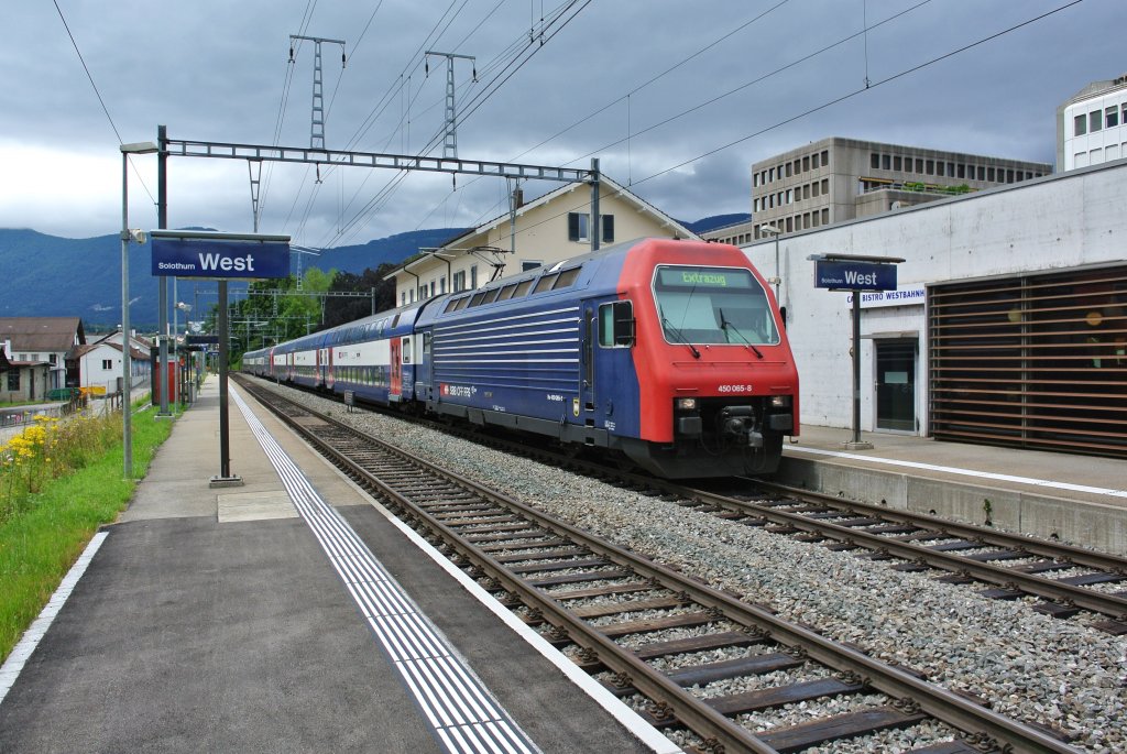Eidg. Turnfest Biel/Bienne: DPZ Re 450 065-8 und Re 450 094-8 als Extrazug Biel/Bienne - Zrich Altstetten - St. Gallen bei Durchfahrt in Solothurn West, 23.06.2013.