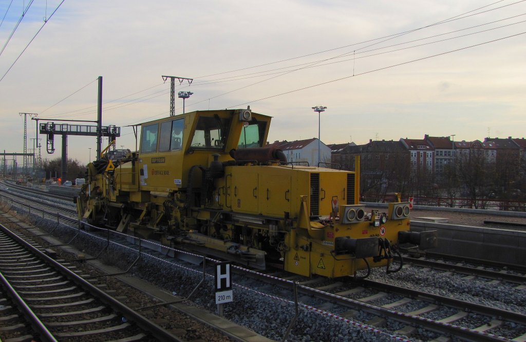 Eiffage Rail 97 16 40 546 18-2 (Schotterplanier Maschine SSP 110 SW) der Firma Heitkamp Rail GmbH, in Erfurt Hbf; 30.11.2011
