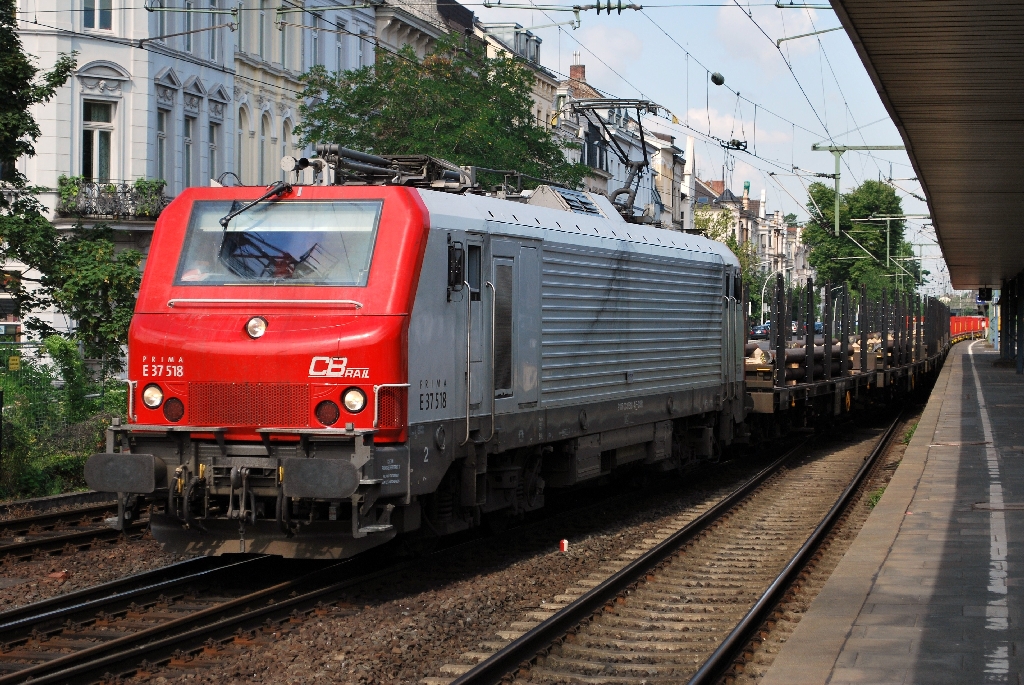Eigentlich habe ich am 23.07.10 in Bonn nur auf meinen IC nach Memmingen gewartet, als E37 518 (Prima) der CB Rail mit einem Stahlzug an mir vorbeibrauste. Fr mich als Allguer ein ungewohnter Anblick :-)