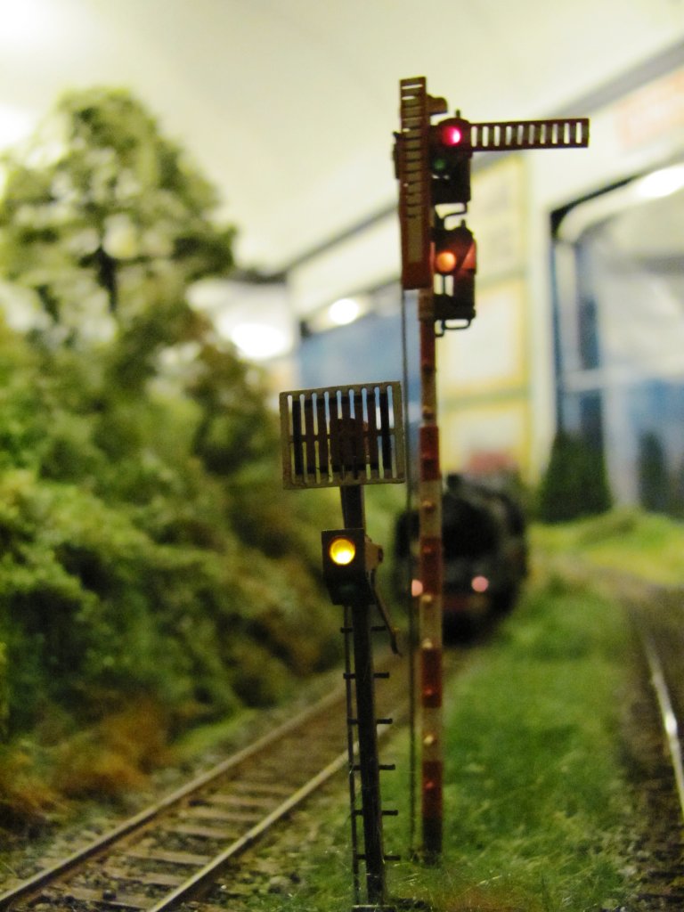 Eigentlich hat mich HP auf die Idee gebracht Modellbahn hier zu zeigen , danke an dieser Stelle. wenns gefllt werde ich wohl fters ein par Bilder herzeigen ! 
23.12.2012