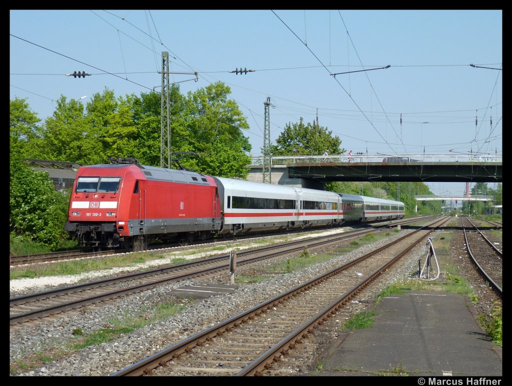 Eigentlich warteten wir auf die Scheinanfahrt der 52 8195-1 (der Frnkischen Museums-Eisenbahn), doch zuvor kam noch die 101 130-3 mit ihrer Metropolitan-Garnitur... (Aufnahme am 24. April 2011 bei der Dampfzugsonderfahrt ins Wiesenttal)