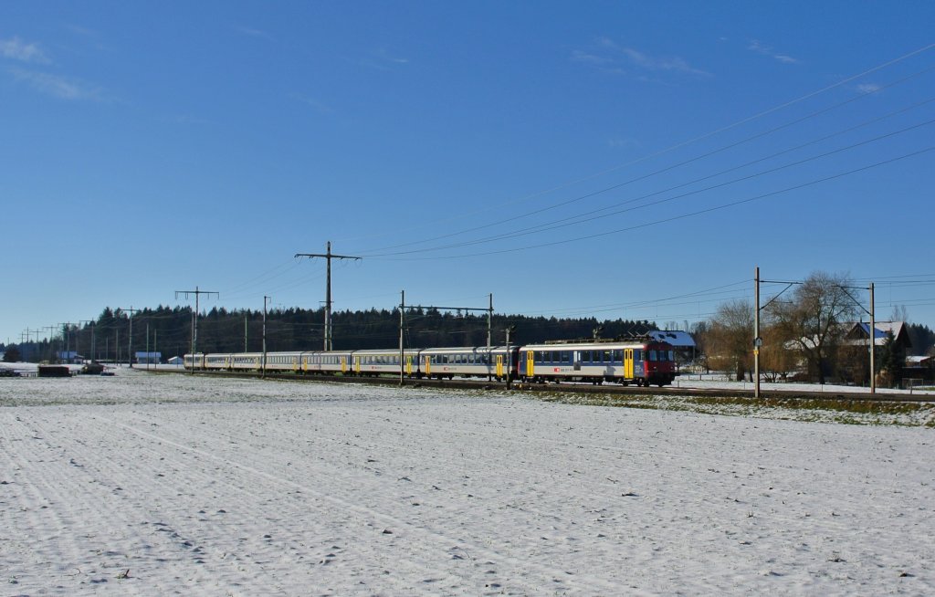Ein 2. Doppel RBe Pendel ist ebenfalls auf der Linie Bern-Zrich unterwegs. Ersatz IR 2027 mit dem RBe 540 022-1 und RBe 540 012-2 (hinten) bei Lyssach, 22.01.2013.