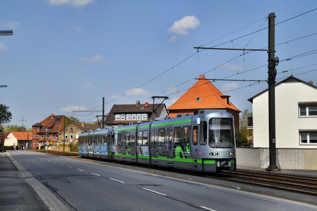 Ein 2000er als Linie 1 bei Heisede Langer Kamp Richtung Sarstedt (01.05.2013)
