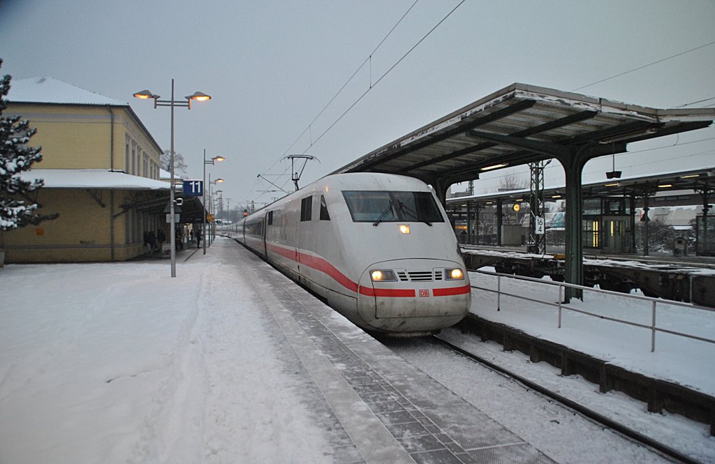 Ein 401 Sprinter ICE, am 2.12.2010 in Lehrte.