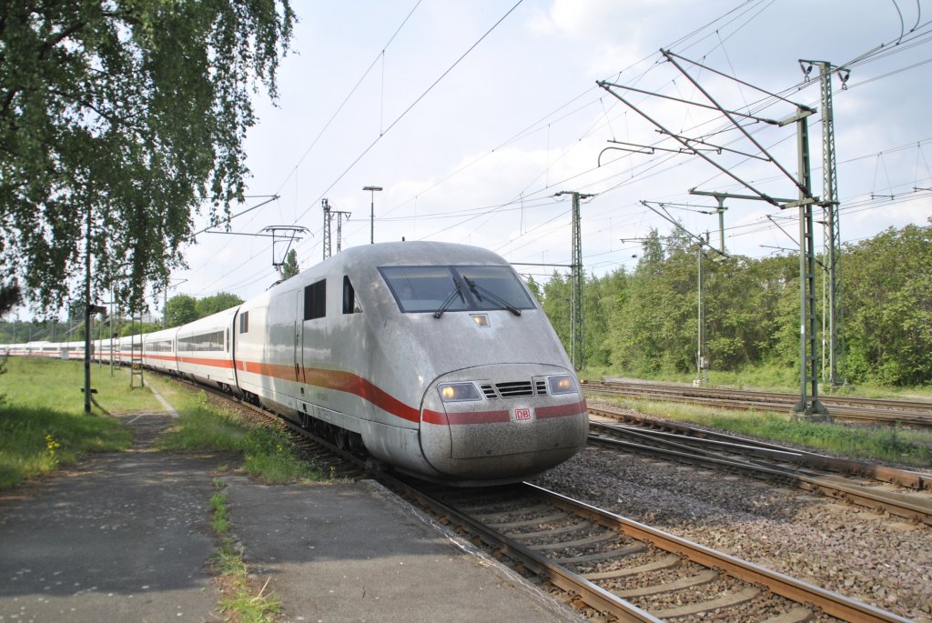 Ein 401 Triebkopf (ziehmlich Dreckig), am 16.05.2011 in Lehrte.
