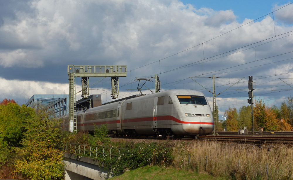 Ein 402 am 27.10.2012 bei den hamburger S�derelbbr�cken.