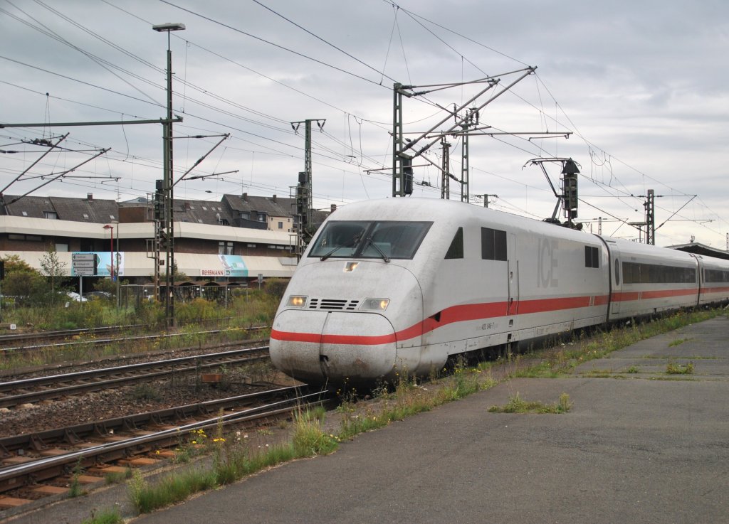 Ein 402 er fhrt am 19.09.10 durch Lehrte Gleis 11.