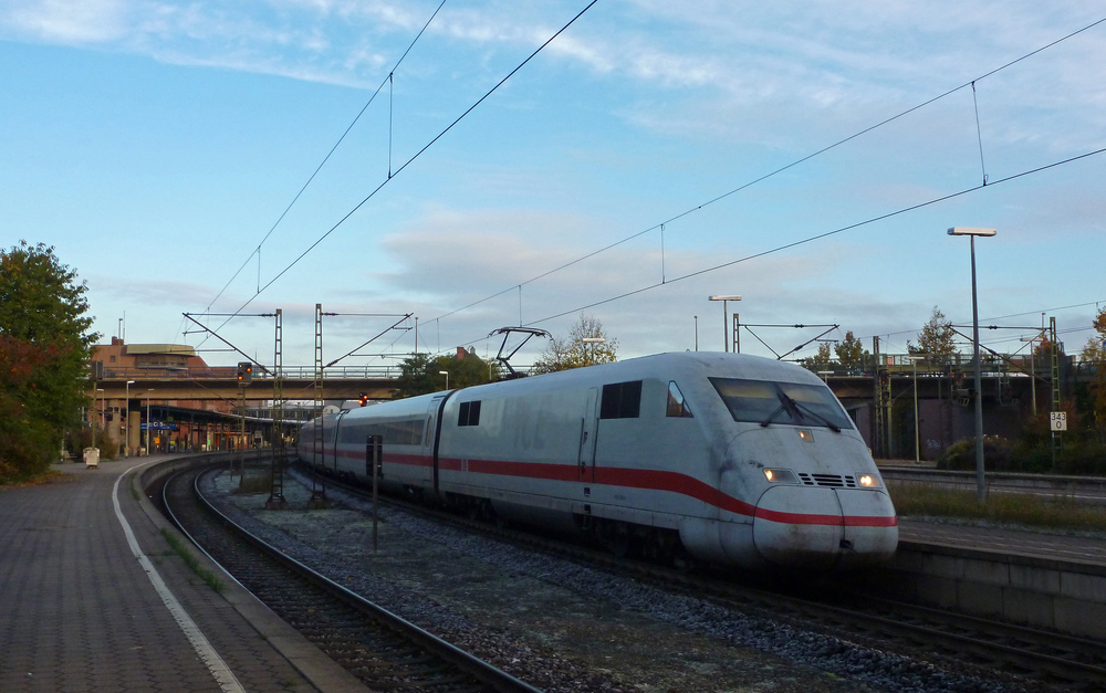 Ein 402 fuhr am 27.10.2012 aus Hamburg-Harburg aus.