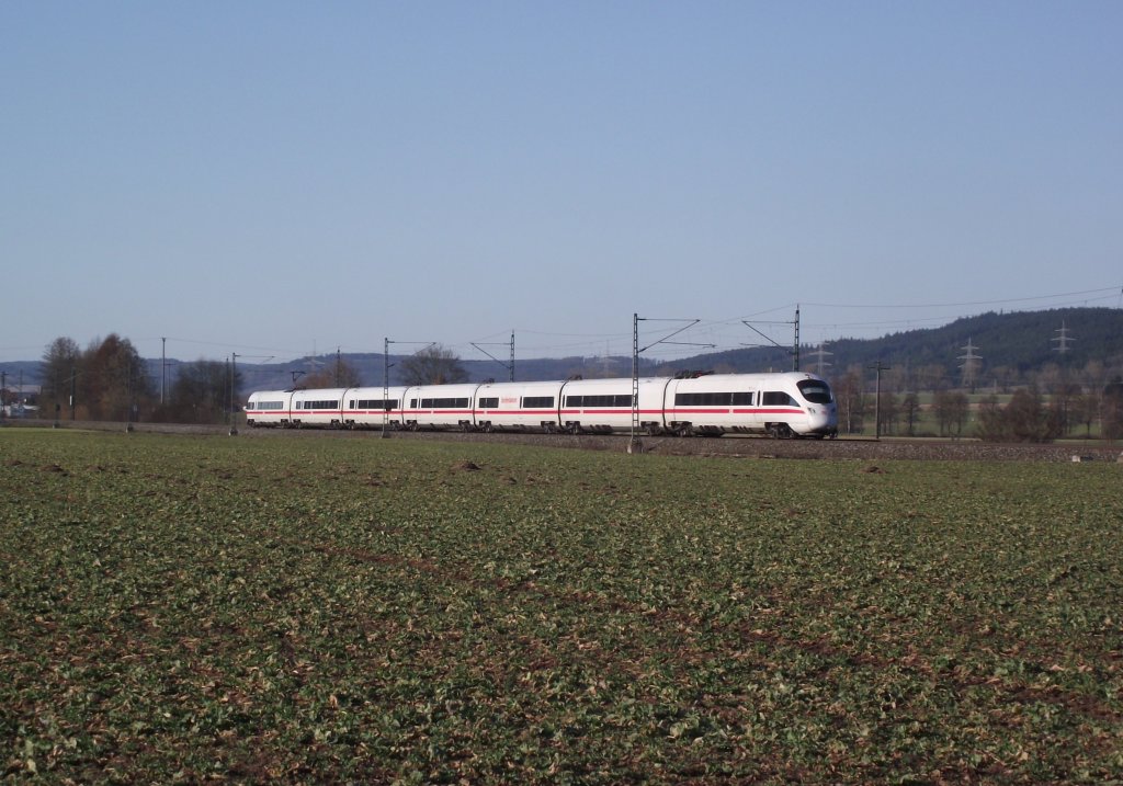 Ein 411er ist am 19. Mrz 2011 auf der Frankenwaldbahn bei Kronach unterwegs.