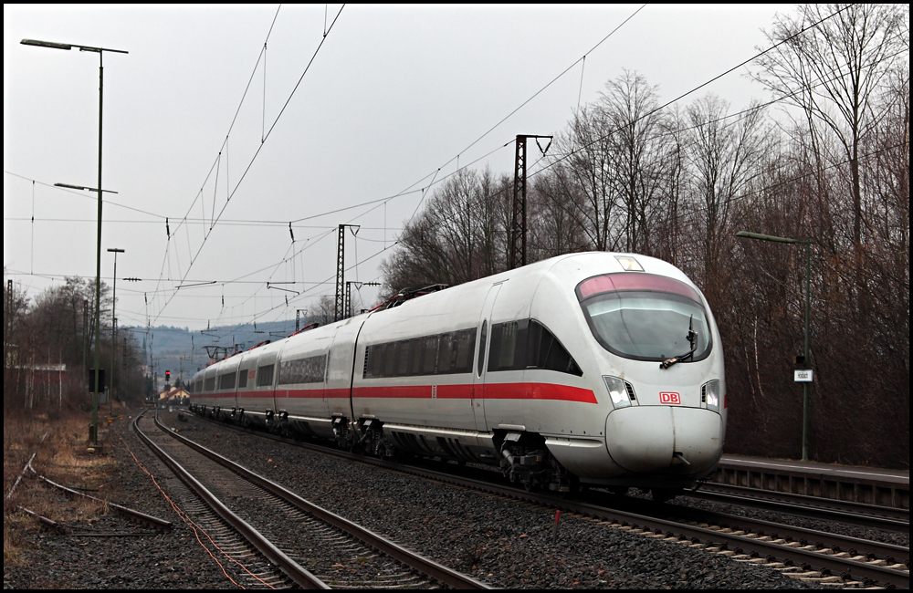 Ein 411er durchf�hrt als ICE 29, Frankfurt(Main)Hbf - Wien Westbahnhof, den Bahnhof H�sbach. (14.03.2010)