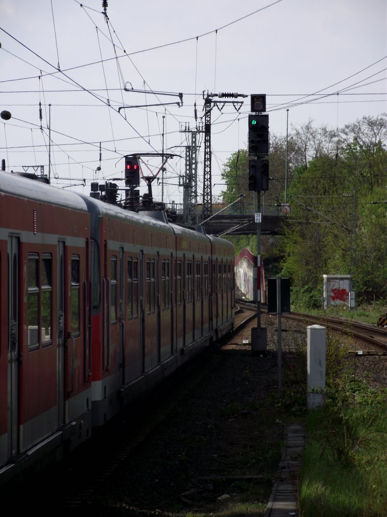 Ein 420er Doppeltraktion verlsst Hanau Hbf am 29.04.13